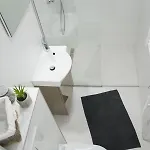 Sunny & Quiet Studio - Central Location Apartment *