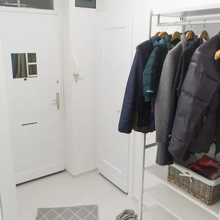 Bright & Stylish Home, Superbly Located *