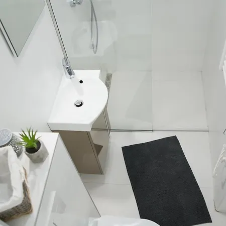 Bright & Stylish Home, Superbly Located Daire *