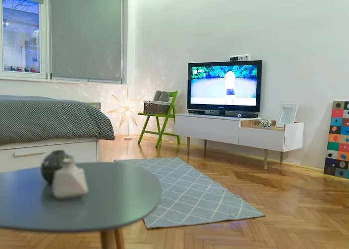 Sunny & Quiet Studio - Central Location *